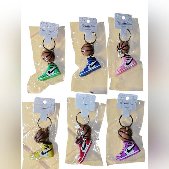 (Pick 1) Air Jordan Sneaker Basketball Keychains - Picture 2 of 8